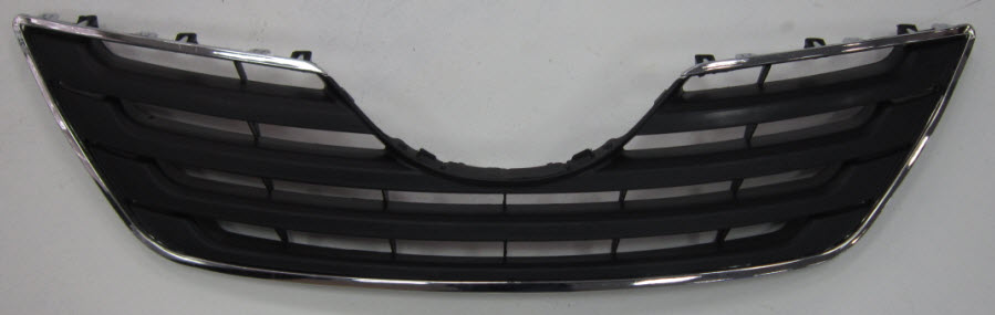 Toyota Camry решетка радиатора хром-черная